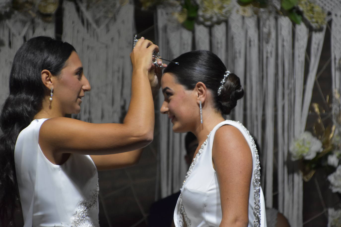Las imágenes de la coronación de las reinas y damas de Aldenueva