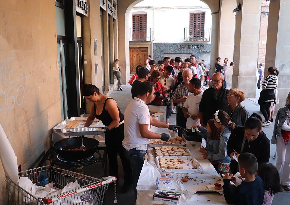 Imagen secundaria 1 - La despedida de una intensa semana de felicidad en Alfaro