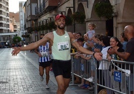Nani Abderrazak, al llegar a la meta, ayer en Calahorra.