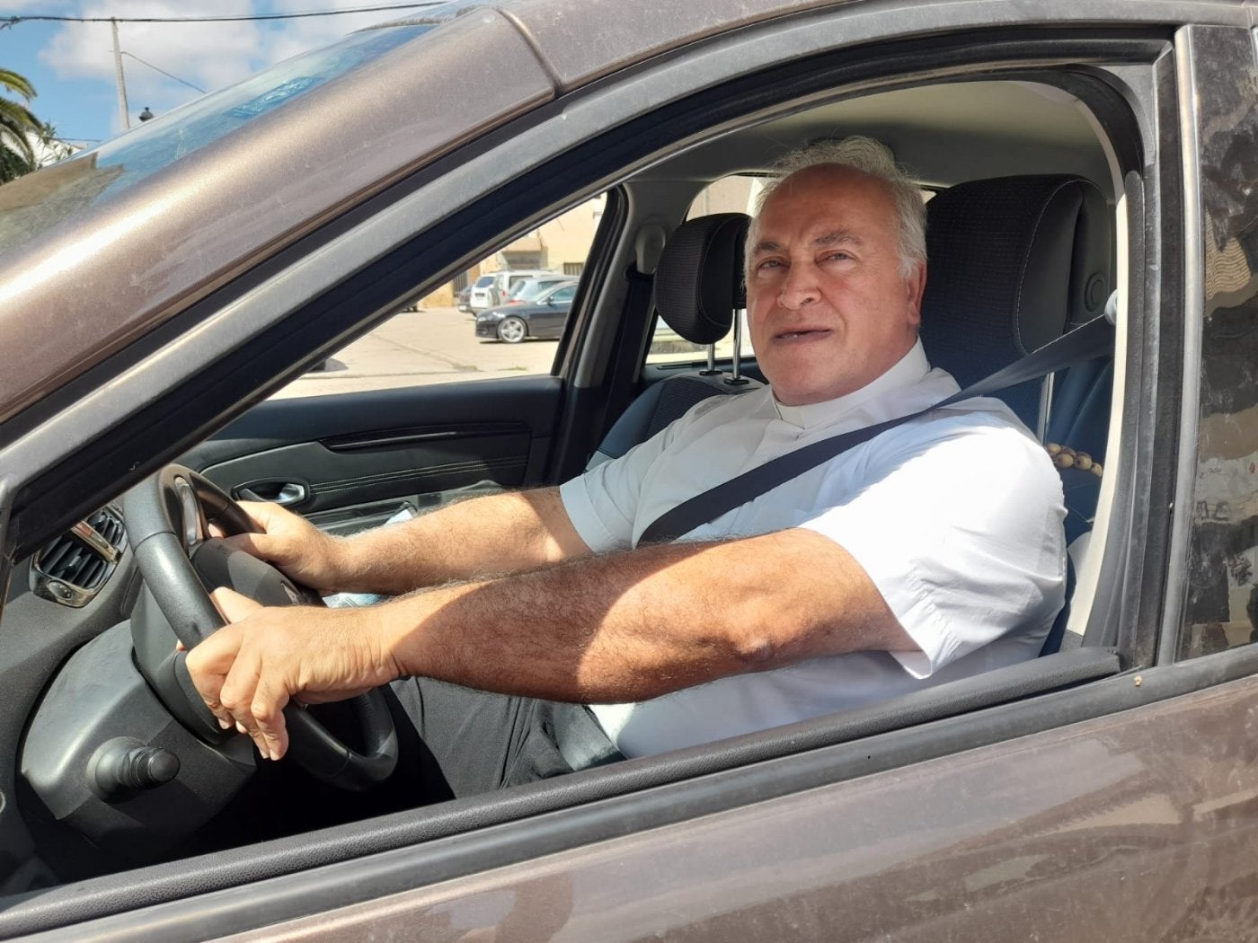 Eduardo Torres atiende con otros tres secerdotes casi veinte pueblos del Alhama-Linares