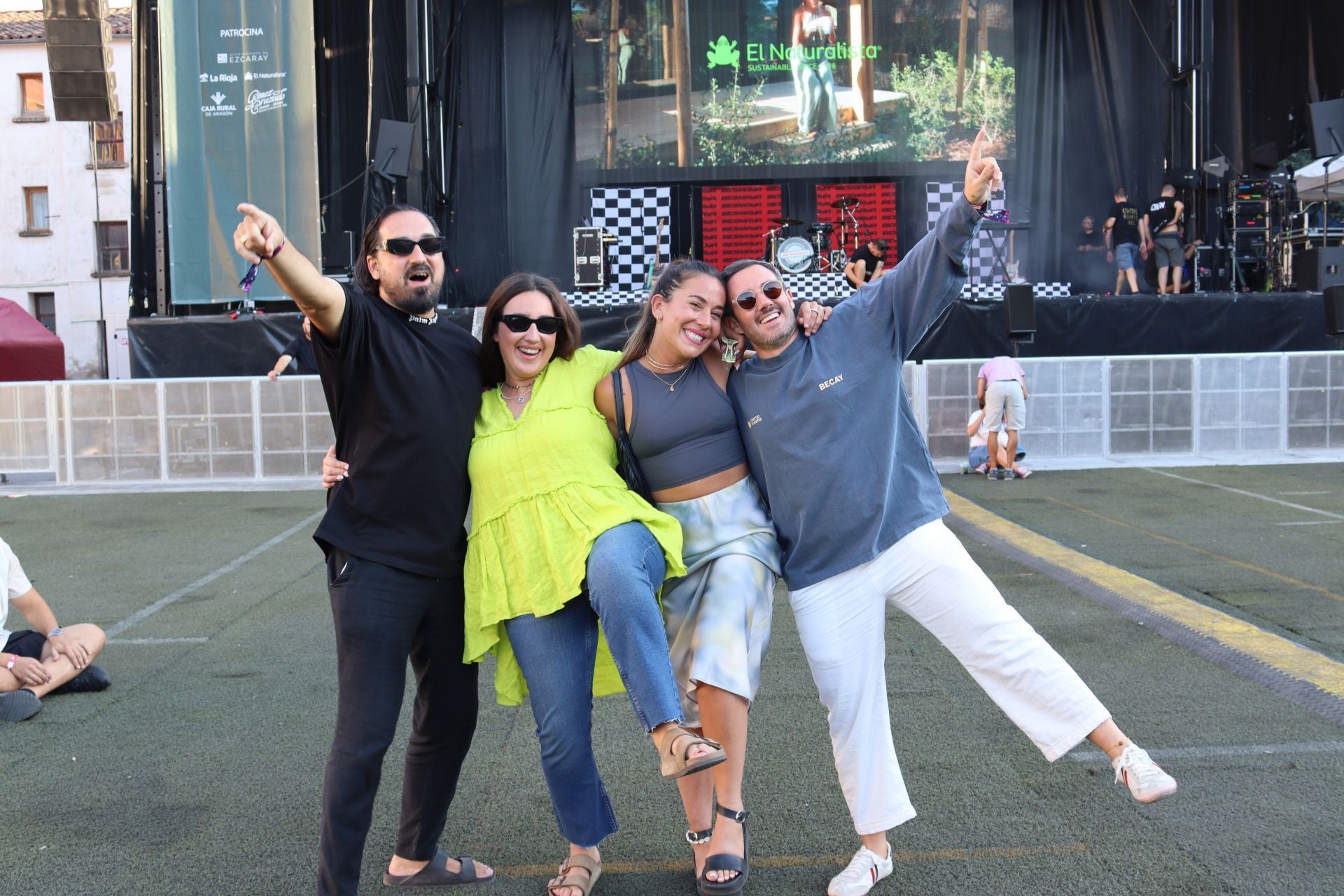 Ambiente festivo en la segunda noche del Ezcaray Fest