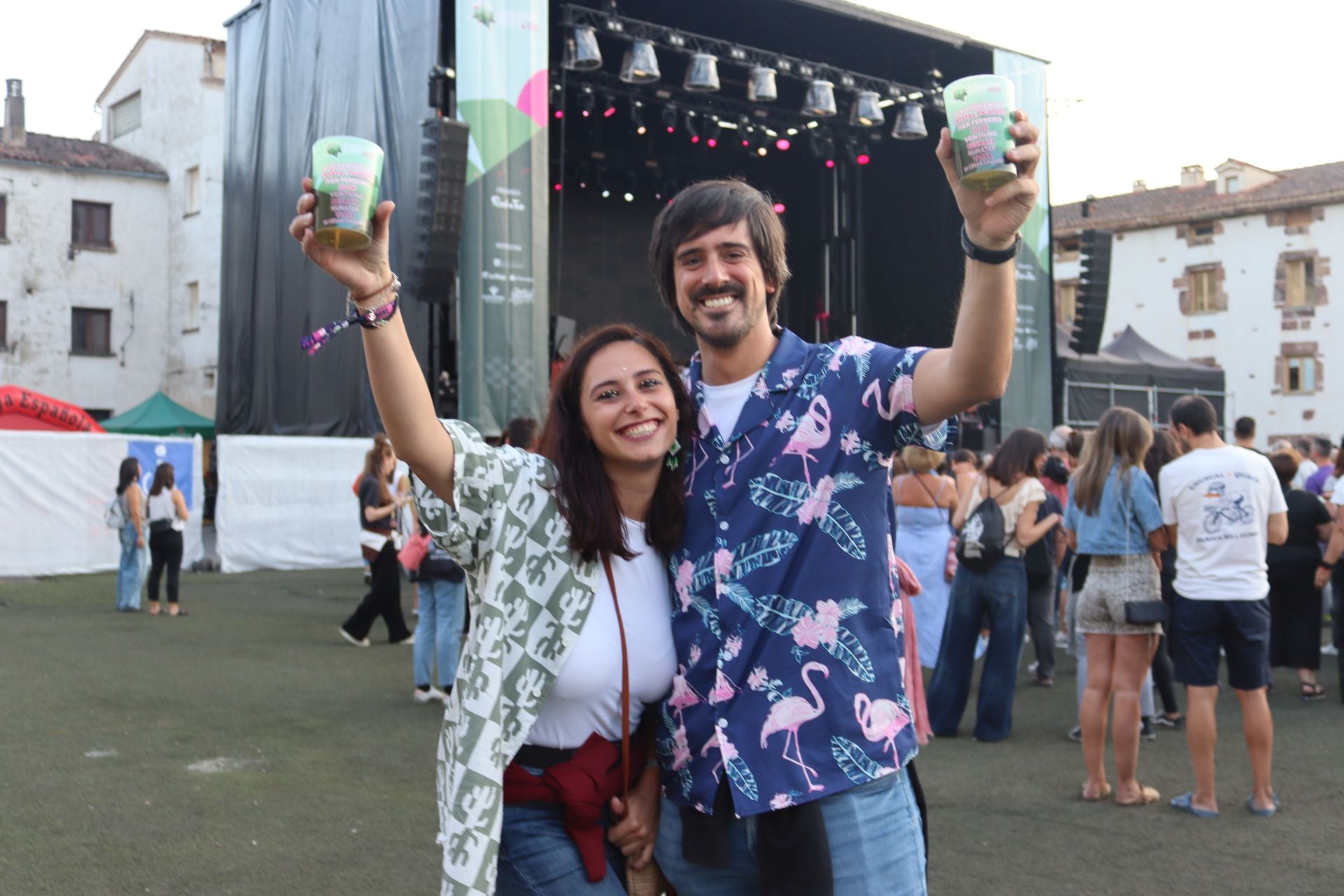 Ambiente festivo en la segunda noche del Ezcaray Fest