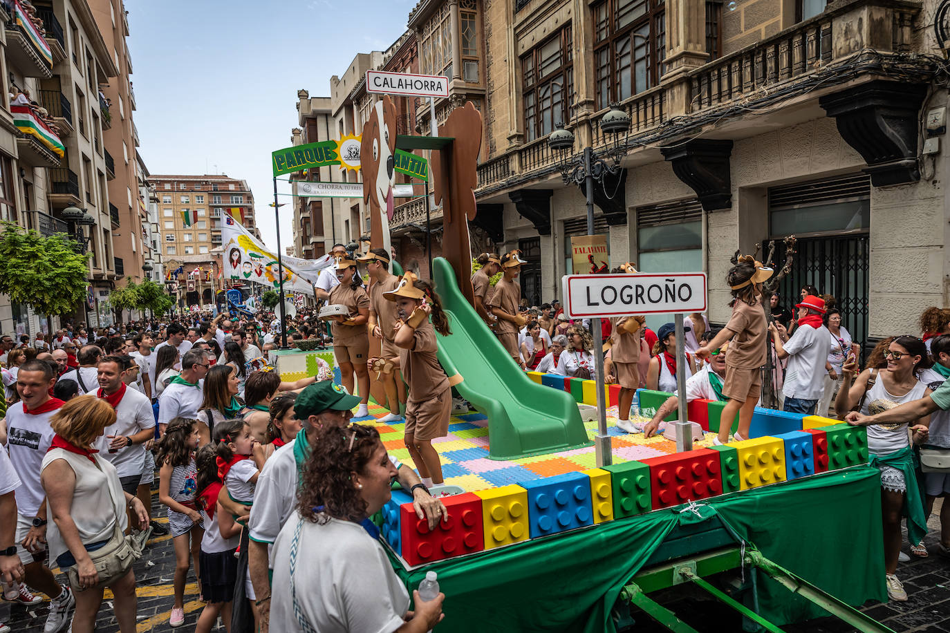 Chupinazo y carrozas: las primeras imágenes de Calahorra en fiestas