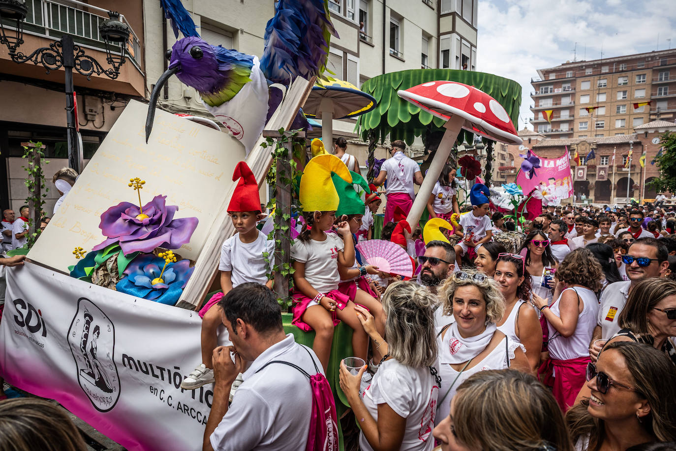 Chupinazo y carrozas: las primeras imágenes de Calahorra en fiestas