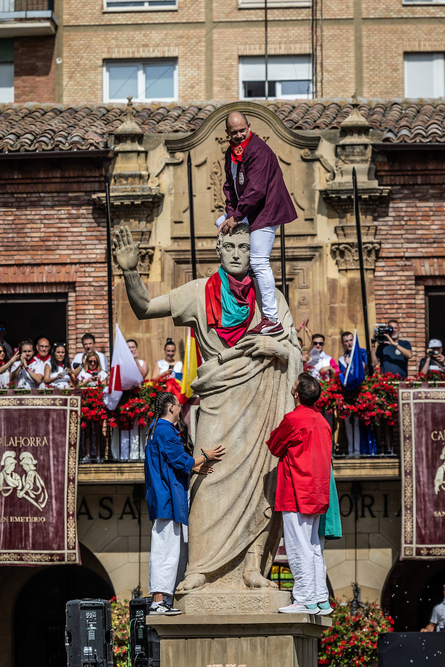 Chupinazo y carrozas: las primeras imágenes de Calahorra en fiestas
