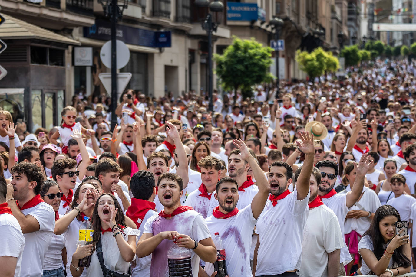 Chupinazo y carrozas: las primeras imágenes de Calahorra en fiestas