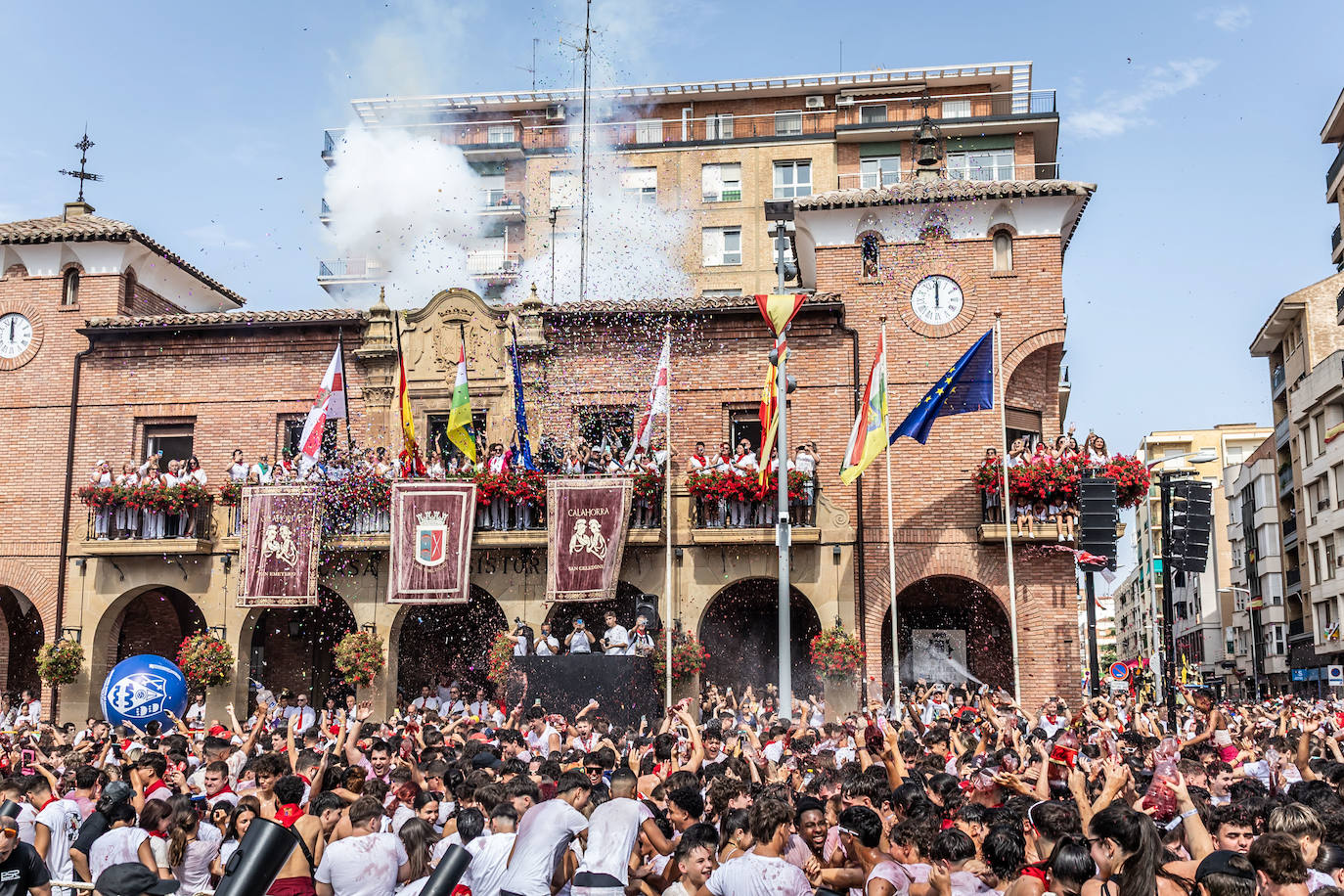 Chupinazo y carrozas: las primeras imágenes de Calahorra en fiestas
