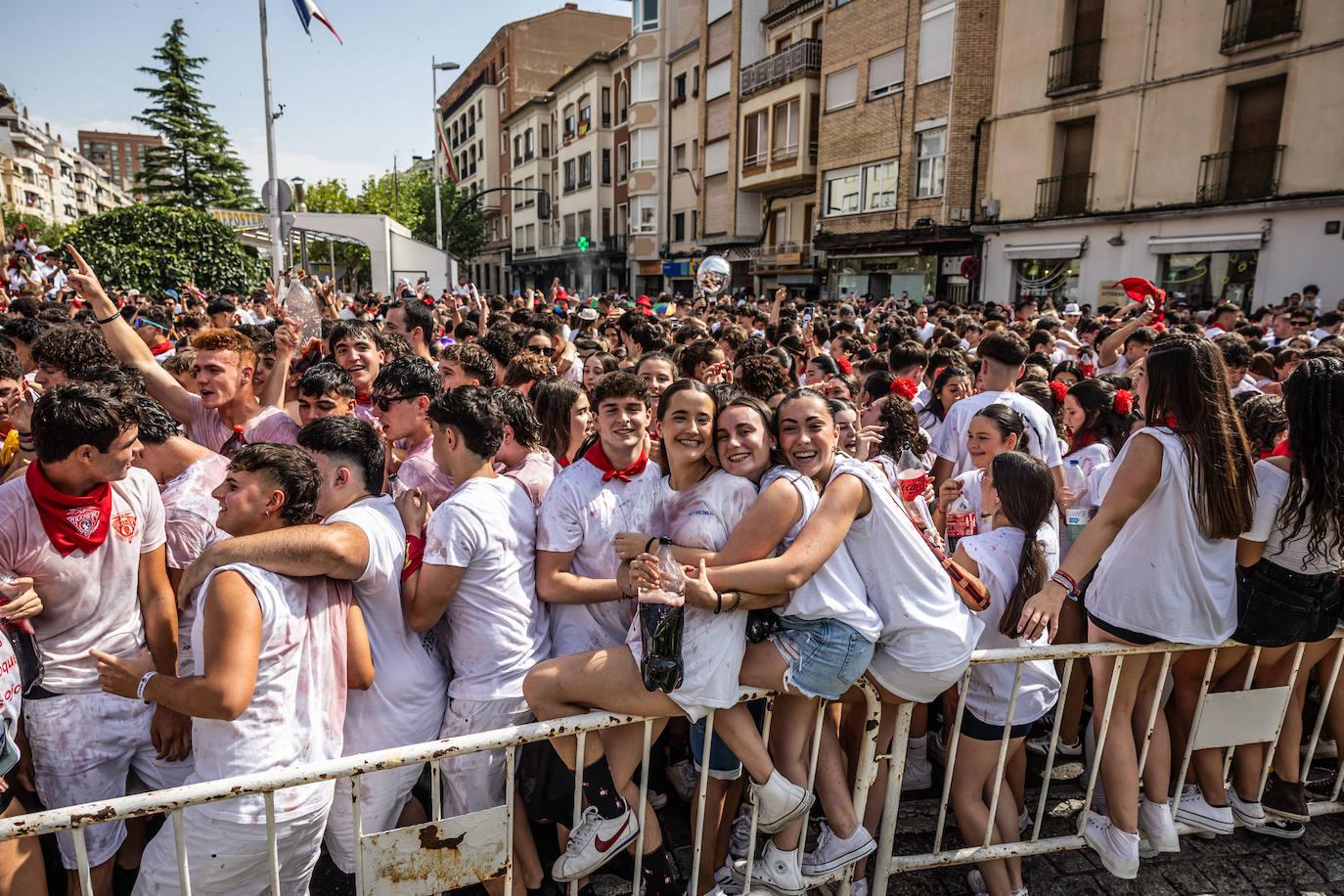 Chupinazo y carrozas: las primeras imágenes de Calahorra en fiestas