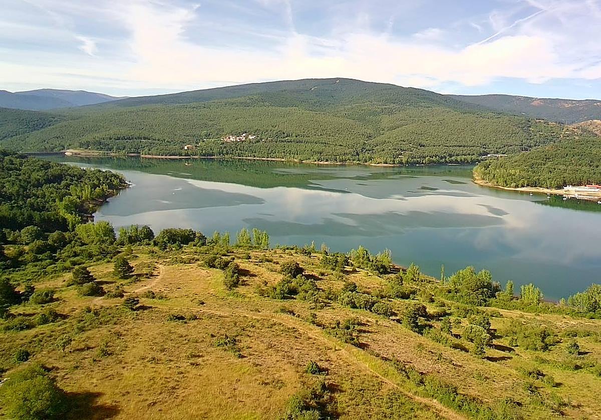 Vista panorámica del embalse González Lacasa.