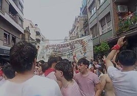 Agua, agua... A calderos y manguerazos en el chupinazo de Calahorra