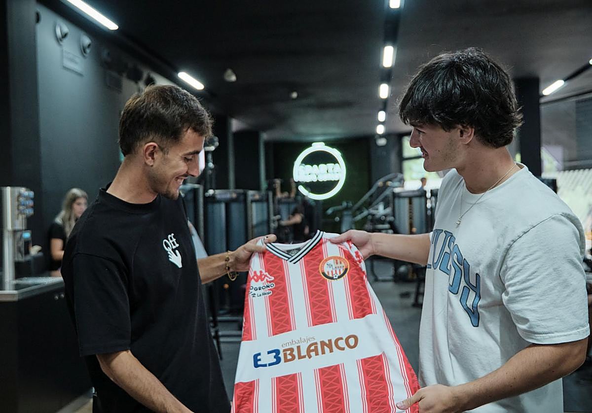 Joselu Guerra y Aimar Olarra, durante la presentación.