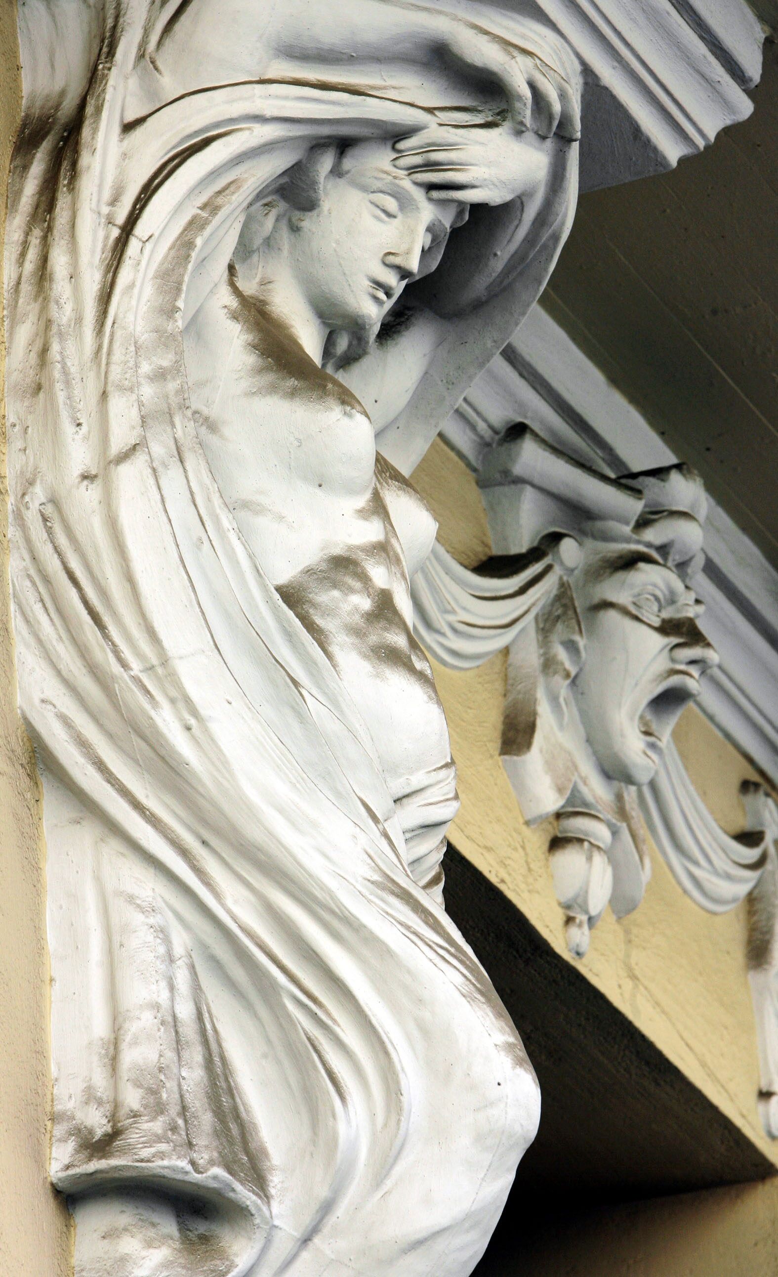 Imagen secundaria 2 - El popular edificio, al detalle, antes de su derribo en 2008.