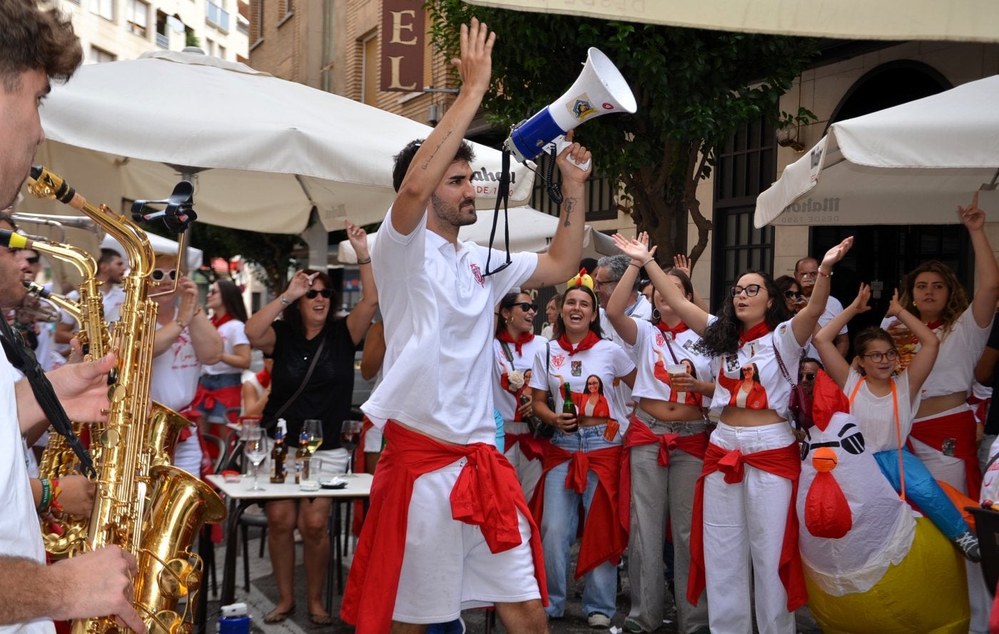 Imagen secundaria 2 - Ambientazo entre huevos y pochas en Calahorra