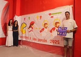 Las hermanas González, ayer con el presidente de la Lubumbas.