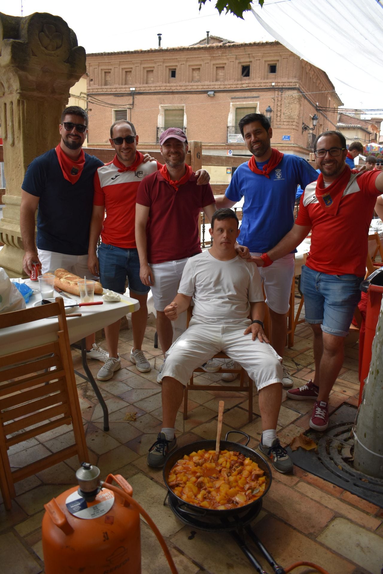 El concurso de calderillos de Aldeanueva reúne a veintidos cuadrillas