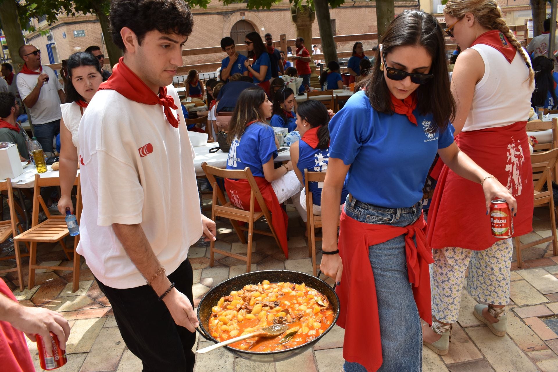 El concurso de calderillos de Aldeanueva reúne a veintidos cuadrillas