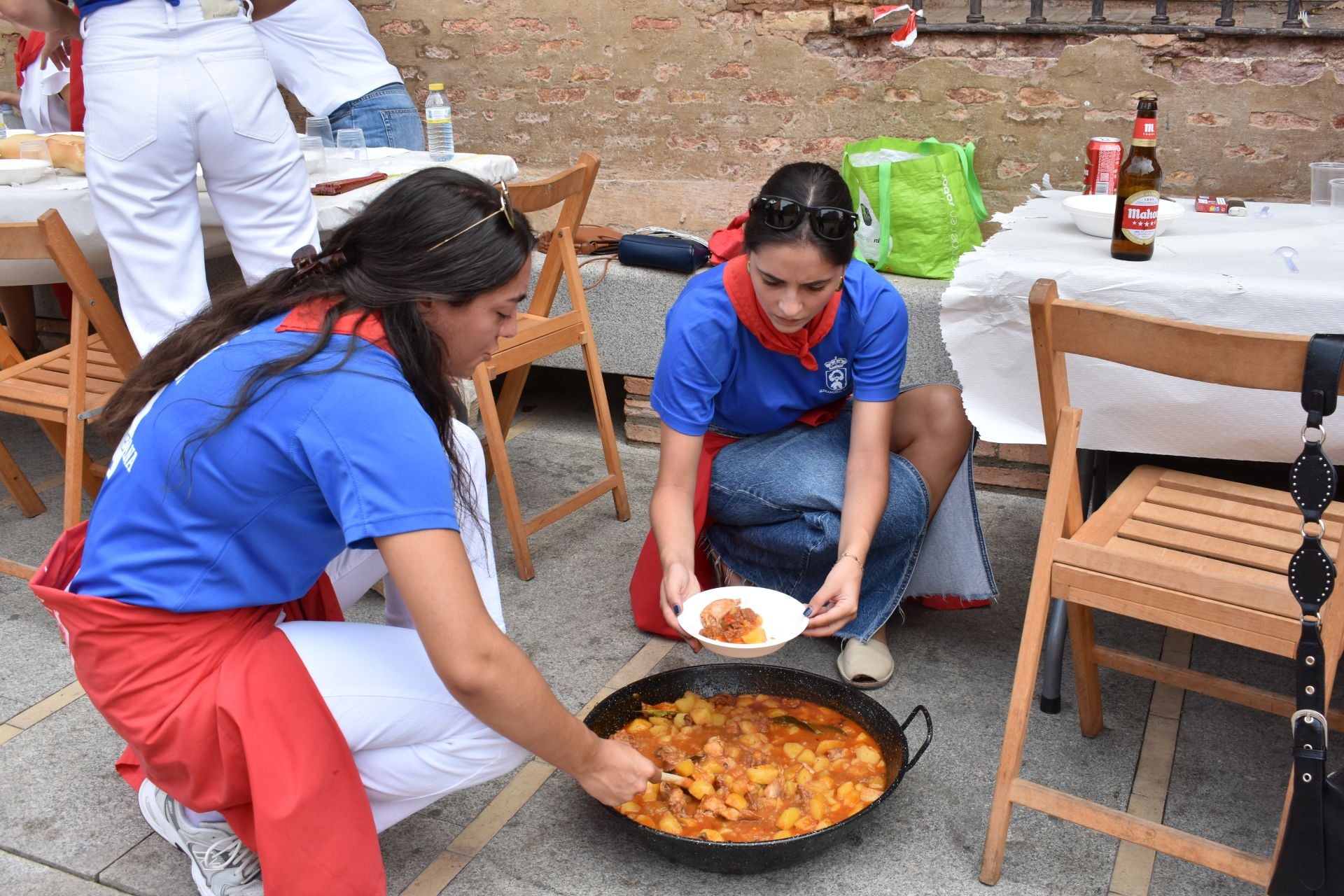 El concurso de calderillos de Aldeanueva reúne a veintidos cuadrillas