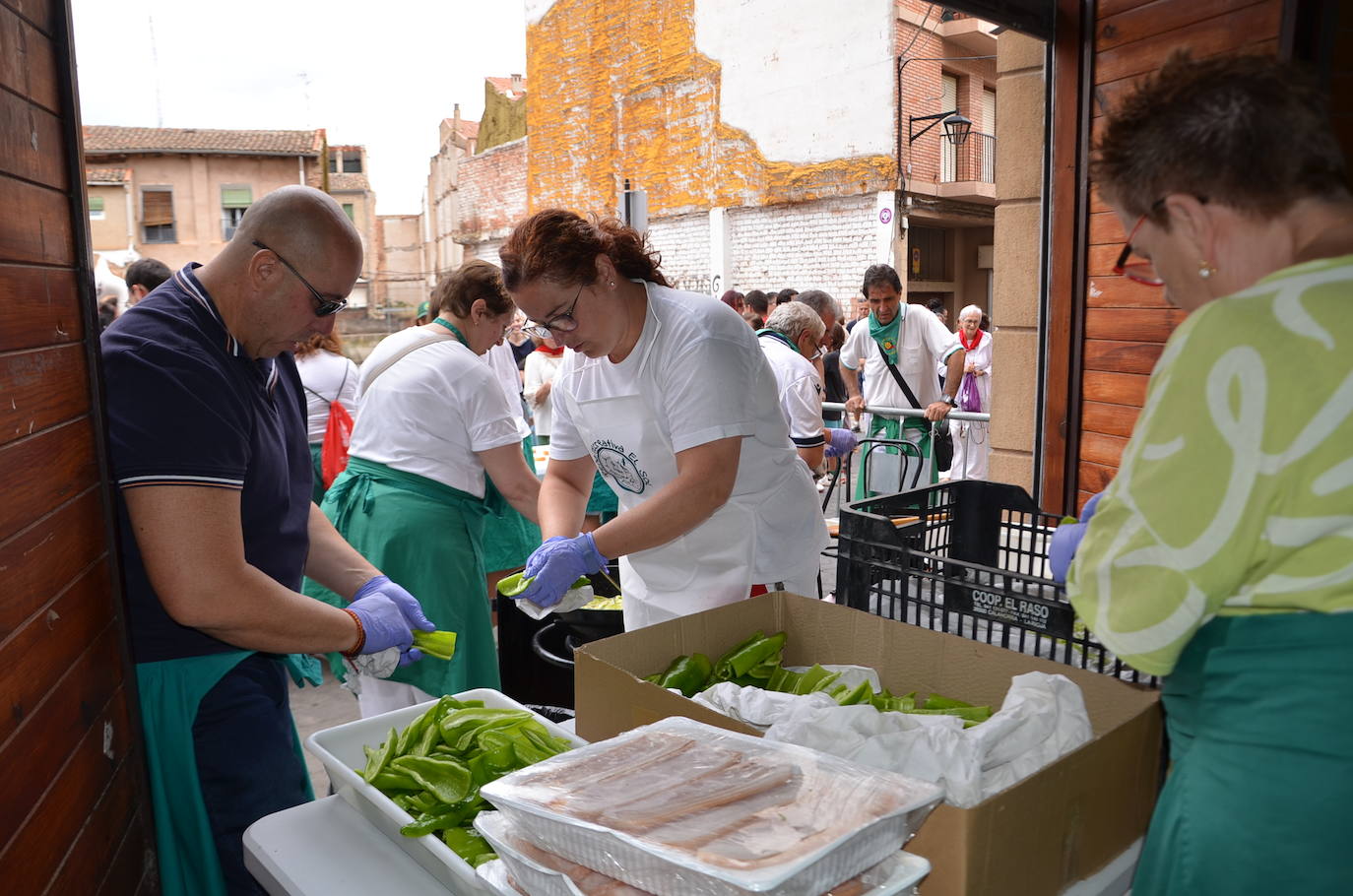 Las imágenes de las degustaciones, brindis y vacas en las fiestas de Calahorra