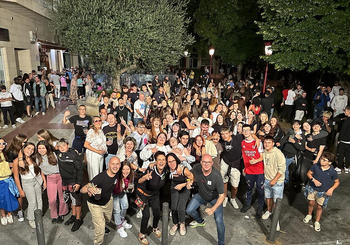 Verbena celebrada en el parque de los Pintores Tubía y Santamaría.