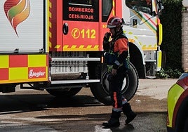 Un bombero del CEIS-Rioja, en una imagen de archivo.