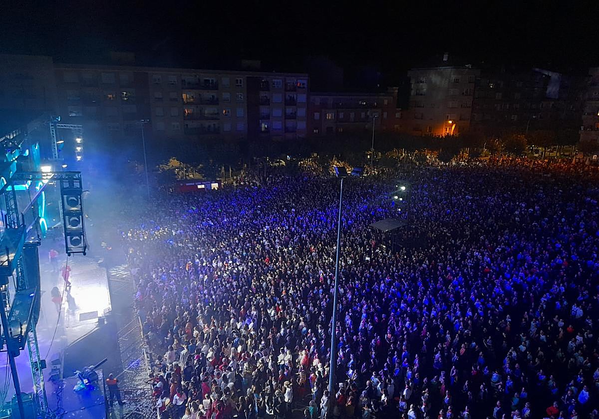 La orquesta Panorama arrasa en Calahorra ante 10.000 personas