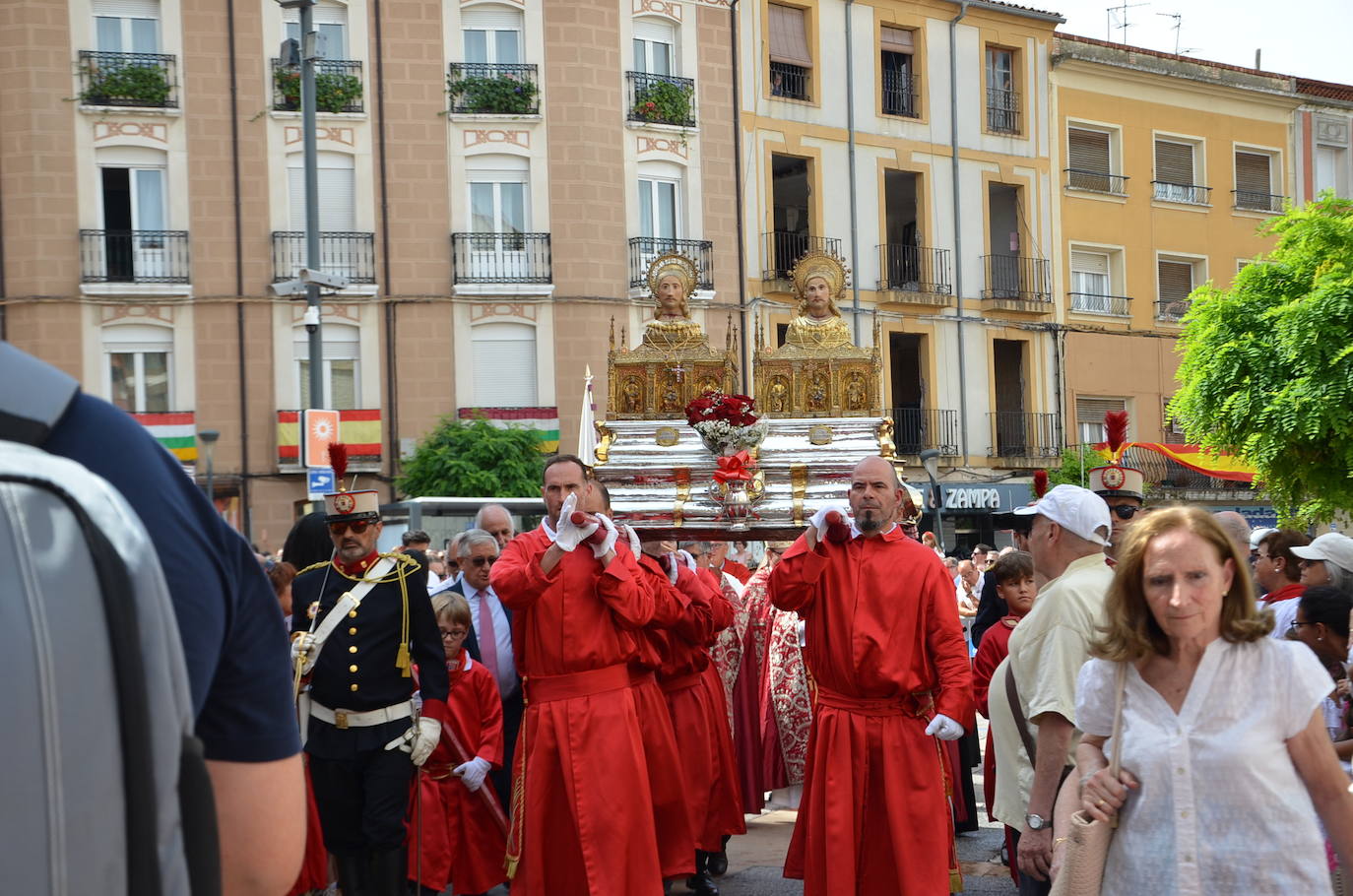Calahorra despide las fiestas con una procesión a sus patronos