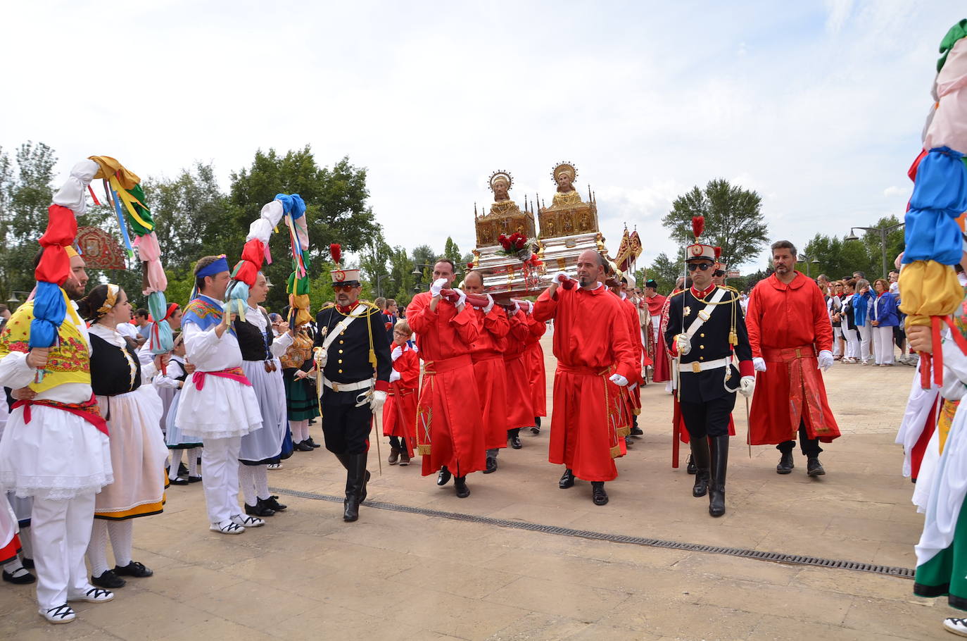 Calahorra despide las fiestas con una procesión a sus patronos