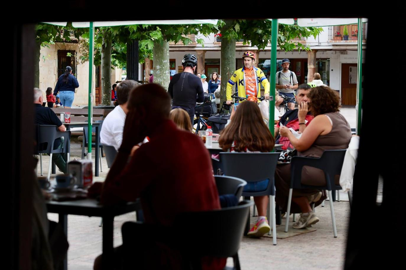 Las imágenes del ambiente festivo por La Vuelta en Ezcaray
