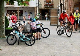 Las imágenes del ambiente festivo por La Vuelta en Ezcaray