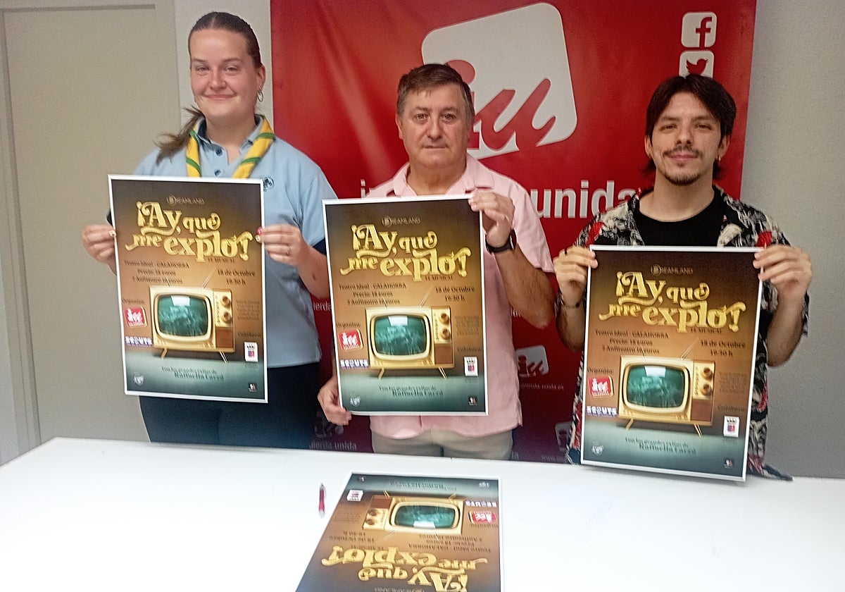 Marta Muñoz, Óscar Moreno y Marco León, con los carteles del festival.