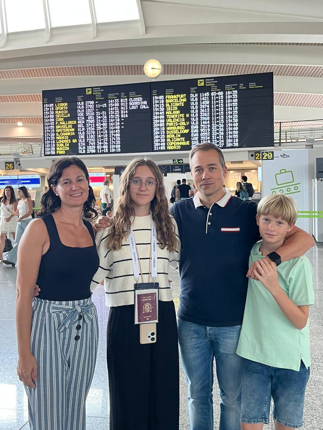 Las imágenes de los jóvenes que estudiarán en Canadá o Europa este año