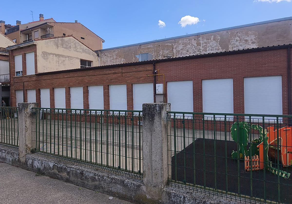 Las antiguas escuelas de Albelda de Iregua, a donde se trasladará temporalmente la biblioteca.