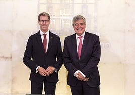 El presidente del Gobierno de La Rioja, Gonzalo Capellán, con el director general de la Fundación 'la Caixa', Josep Maria Coronas.