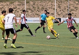 Encuentro entre Yagüe y UD Logroñés B en Valdegastea.