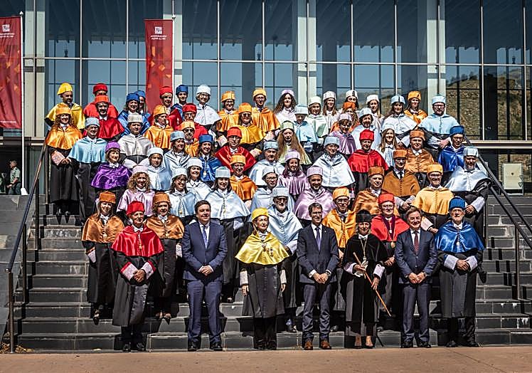 Las imágenes de la apertura del curso académico de la UR.