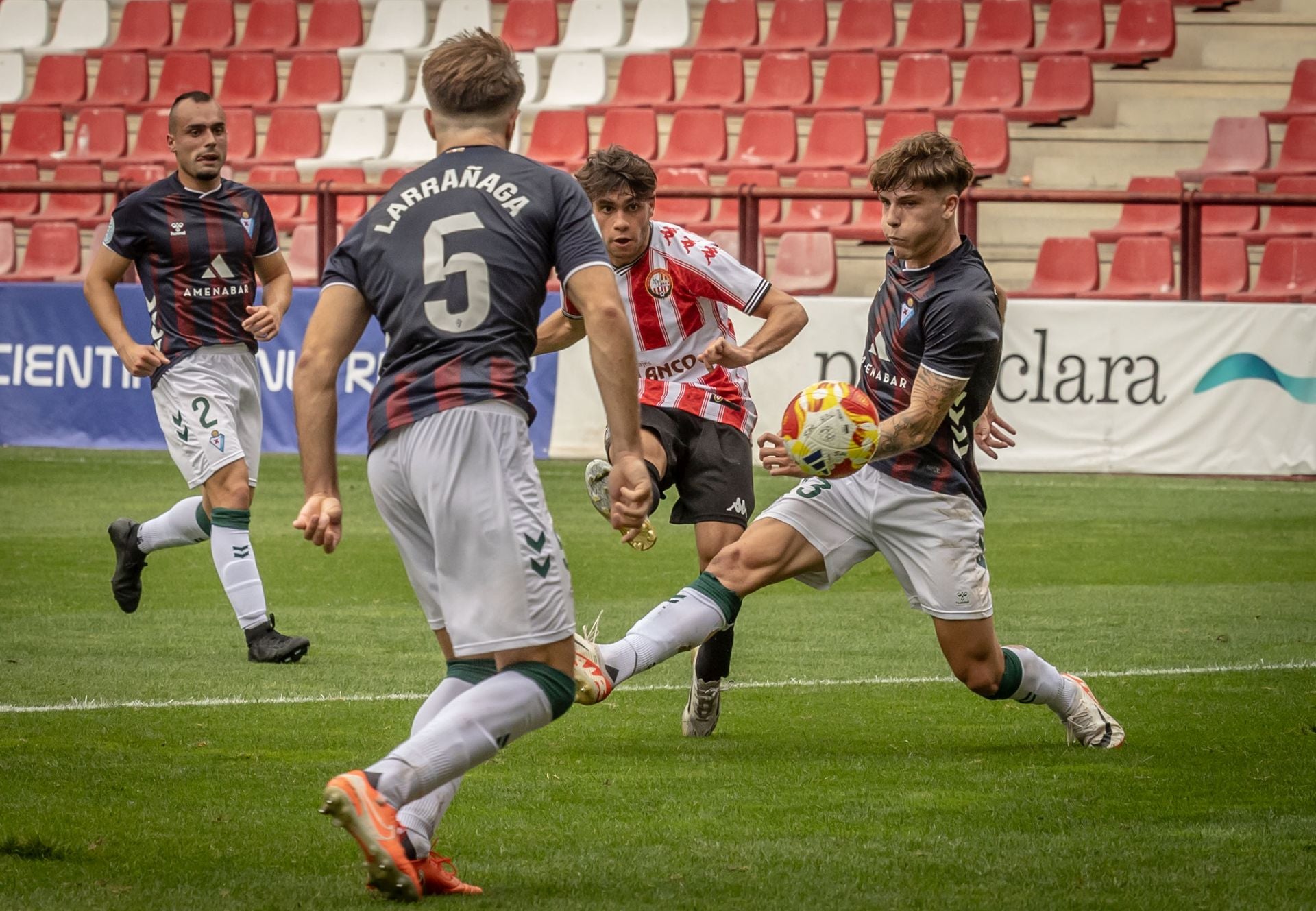 La SDL gana al Eibar en Las Gaunas
