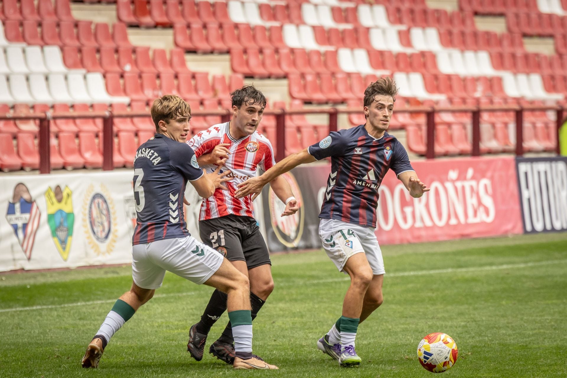 La SDL gana al Eibar en Las Gaunas