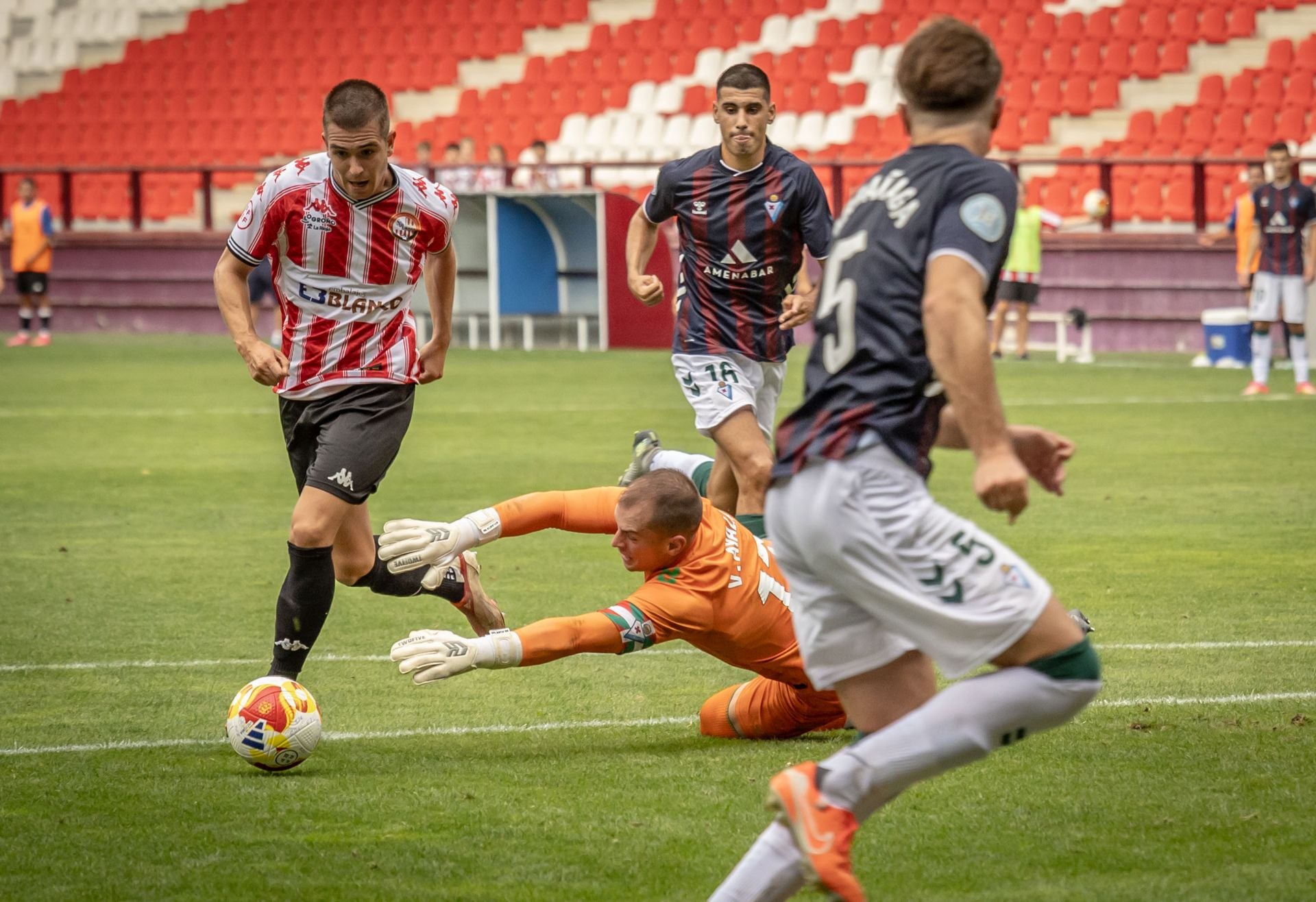 La SDL gana al Eibar en Las Gaunas