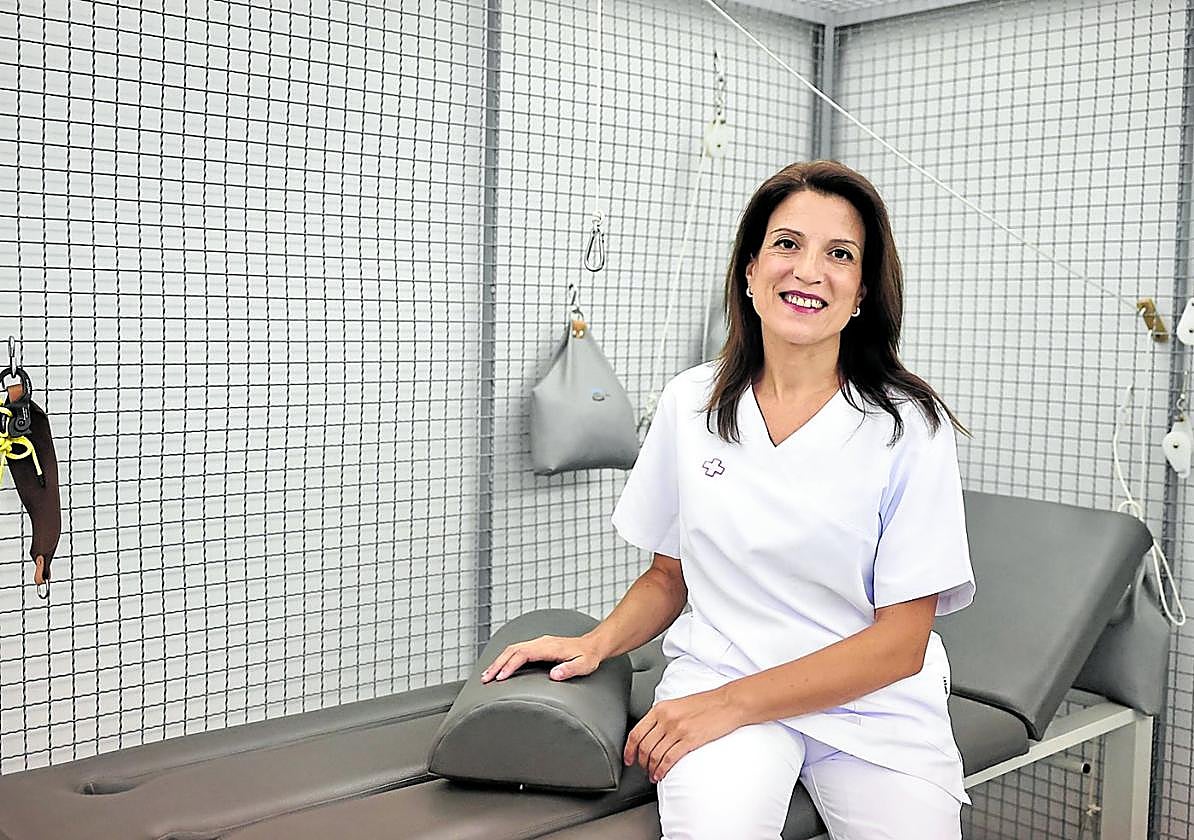 Ana San Juan posa para la entrevista en una sala de ejercicios.