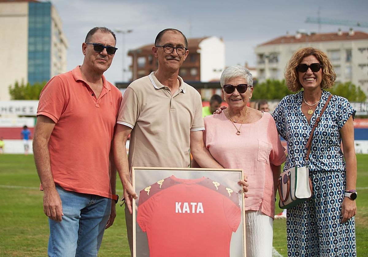 El Club Deportivo Calahorra homenajeó a José Joaquín Catalán, Kata
