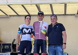 Javier Izquierdo, a la derecha, junto a Sheyla Gutiérrez y Raul Bastida, el pasado junio.