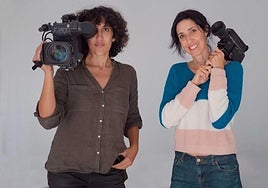 Nuria Muñoz (i) y Eva Libertad.