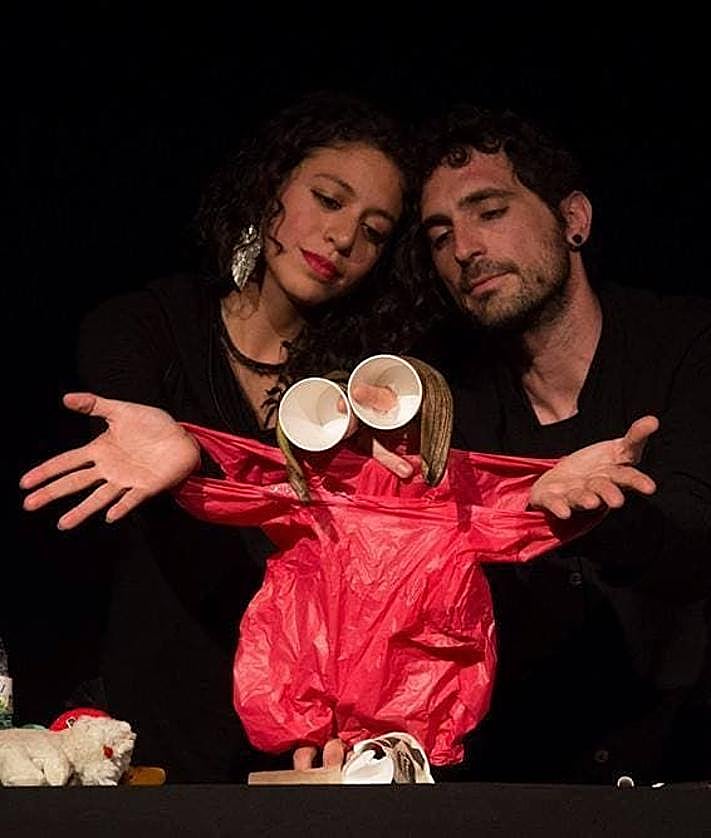 Imagen secundaria 2 - Las obras 'tÁ' de Escena Miriñaque, 'Zozobra' de La Roca y 'trashhh!!!' de Zero en Conducta.