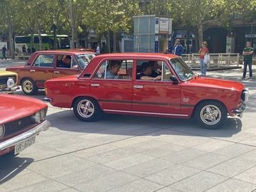 Las imágenes de la concentración de coches Seat de otra época en Logroño