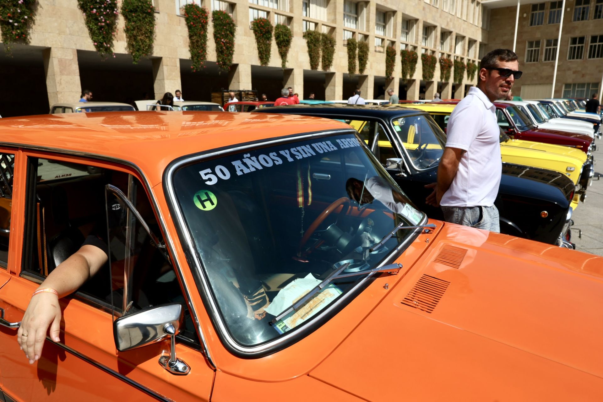 Las imágenes de la concentración de coches Seat de otra época en Logroño