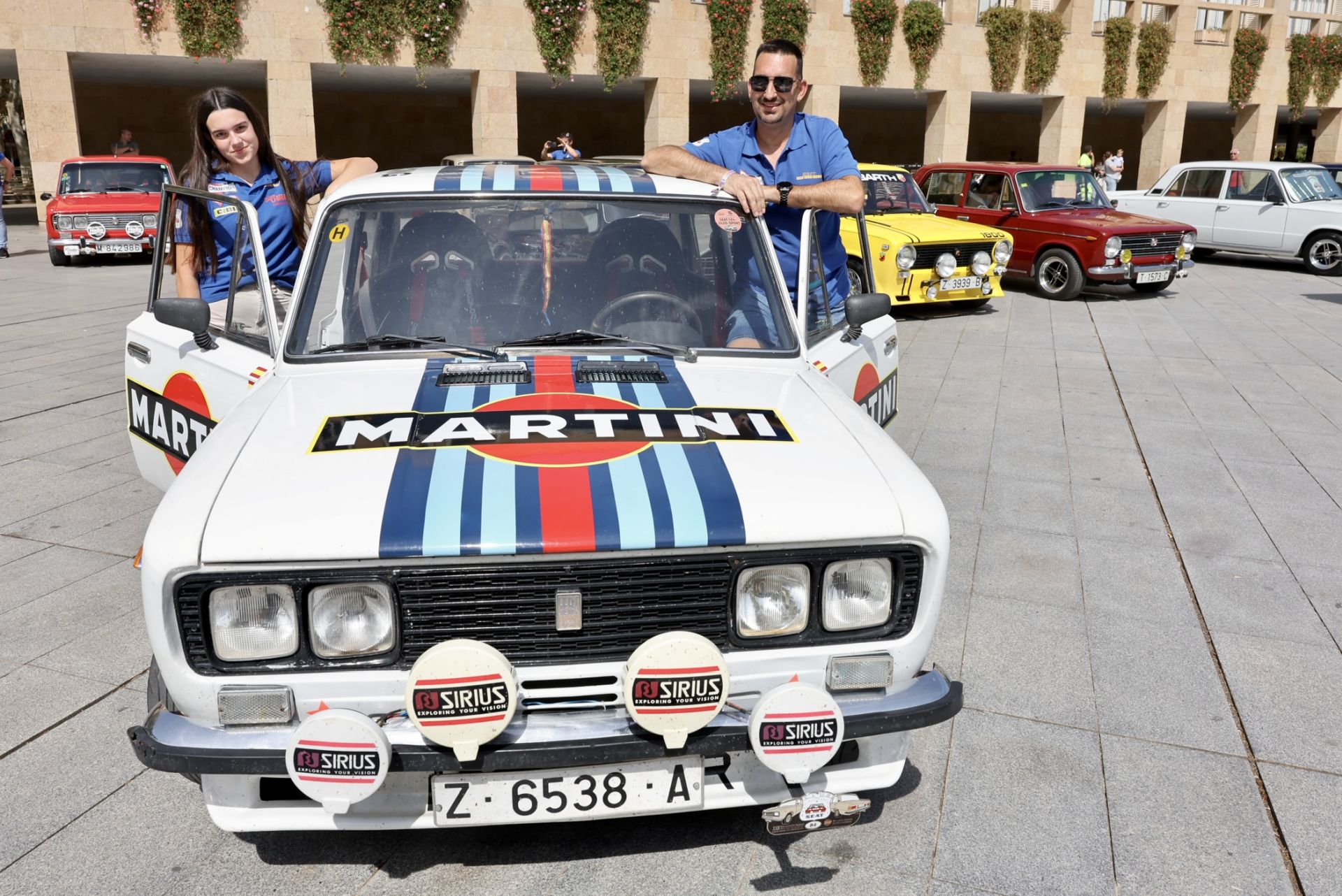 Las imágenes de la concentración de coches Seat de otra época en Logroño