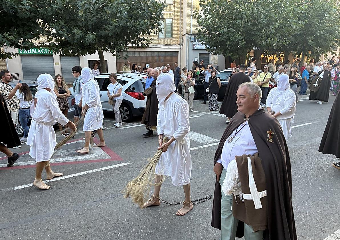 Los Picaos realizaban su Disciplina en las calles de San Vicente.
