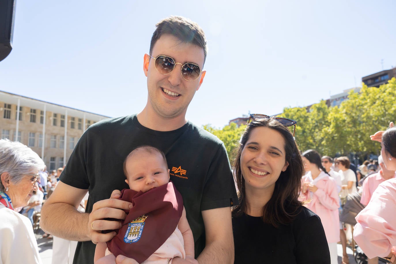 Las imágenes de la imposición de los pañuelos de San Mateo a los bebés