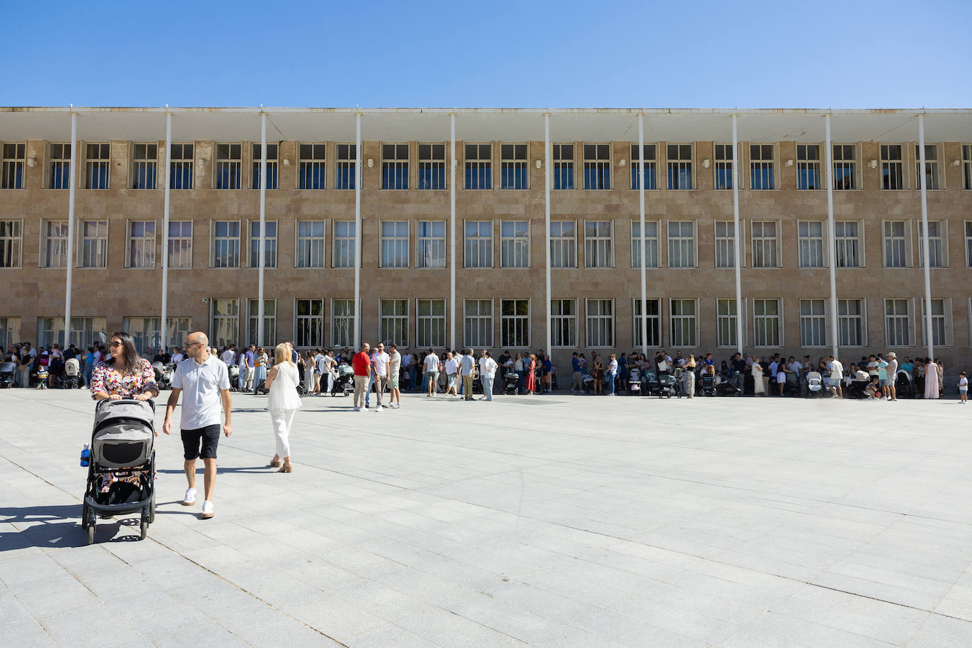 Las imágenes de la imposición de los pañuelos de San Mateo a los bebés