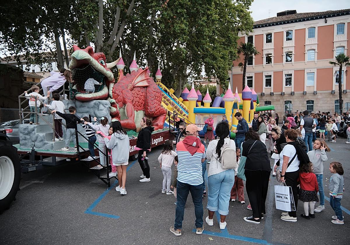 Tragantúa e hinchables en unas fiestas de San Mateo.